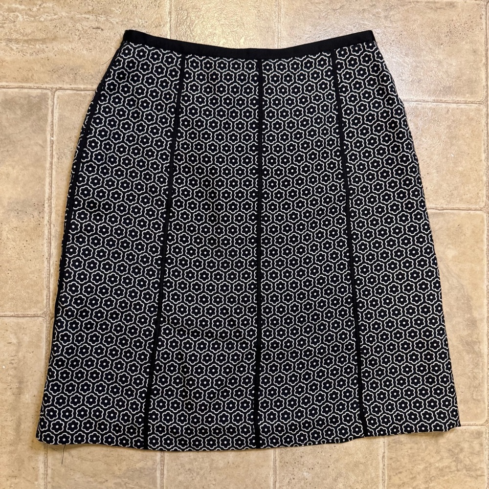 Ann Taylor 100% silk floral black skirt size 8